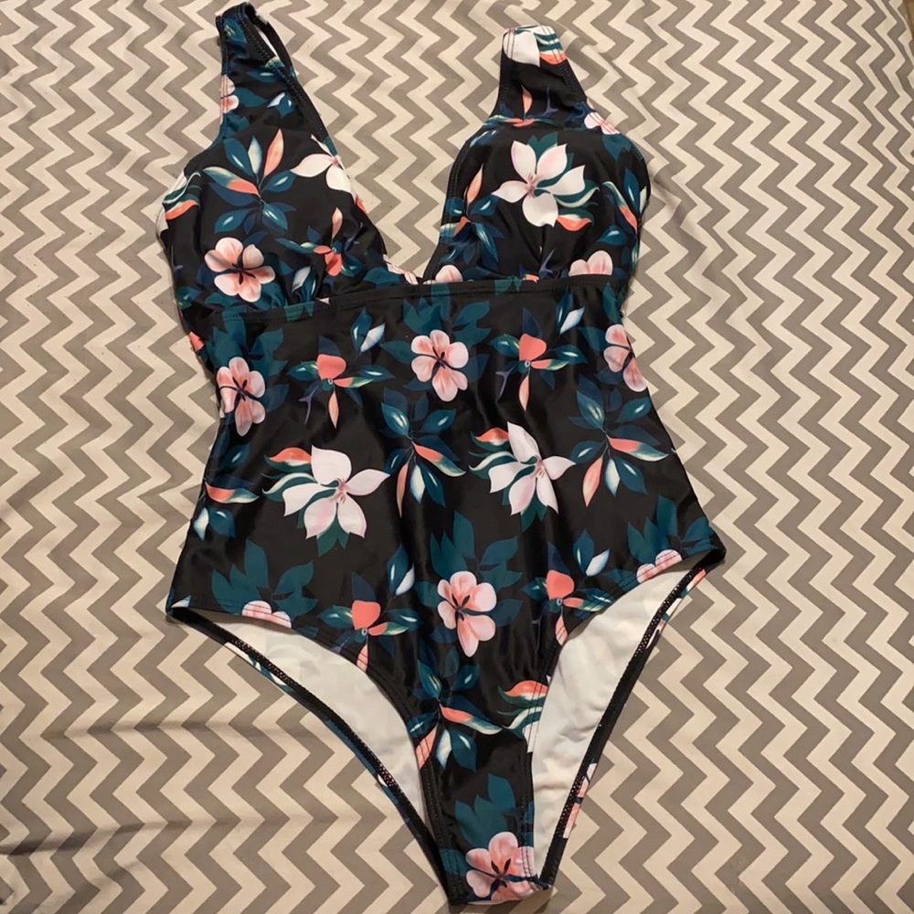 Shein bathing suit, size Large. New in package.